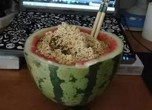 瘫沙发上吃瓜,畅享吃瓜乐趣