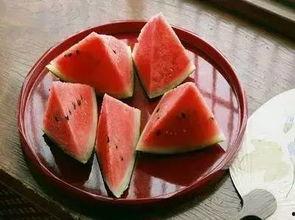 吃瓜是长肉吗,吃瓜真的会让人长肉吗？揭秘瓜果热量与体重关系